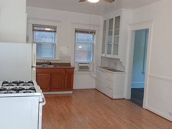 3rd image of 2220 Murray Hill Rd #4