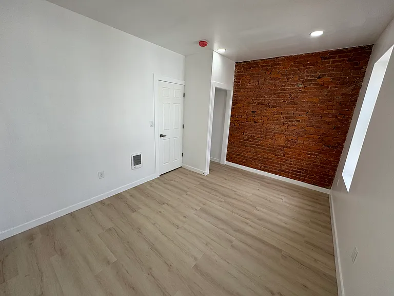2420 N Colorado St — Photo 5