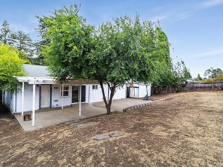 4060 Clayton Rd — Photo 40