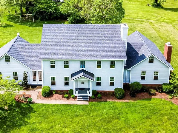 1183 The Ridings Rd, Winchester, KY 40391