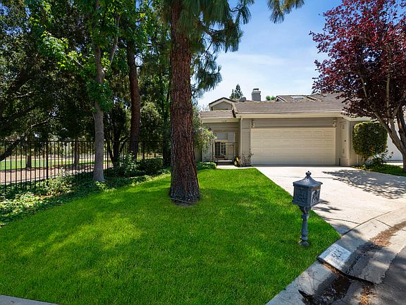 2nd image of 5618 Glenhaven Cir