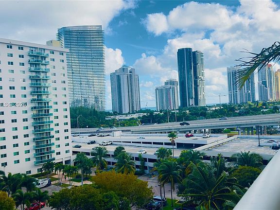 5th image of 19390 Collins Ave APT 624