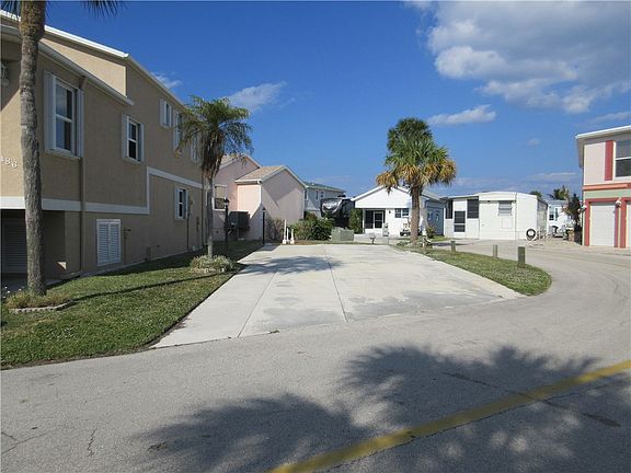 3rd image of 1185 Nettles Blvd
