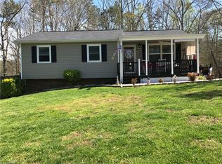 184 Oak Ridge Ct, Mount Airy, NC 27030