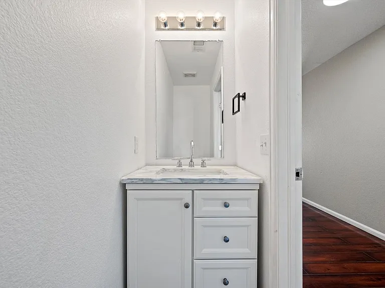 21459 Randolph Pl — Photo 4