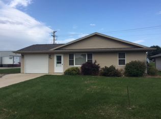 215 N Iowa St, Anamosa, IA 52205