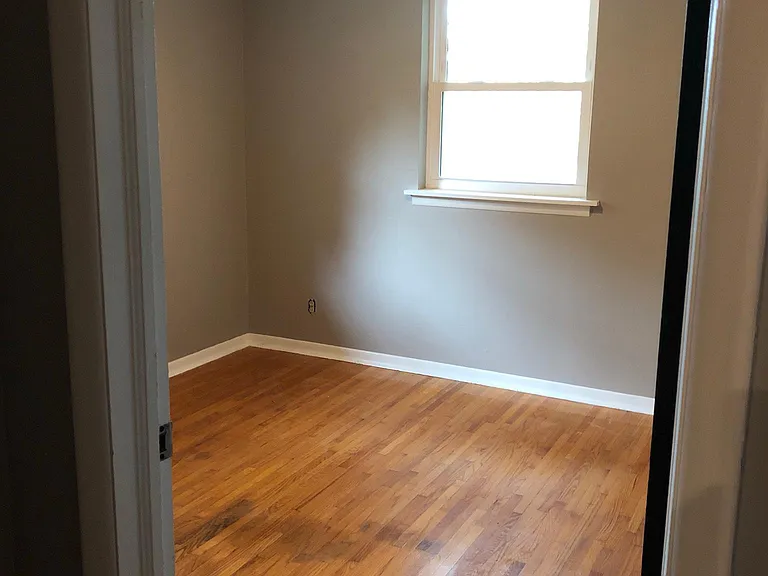 209 Kings Row Dr — Photo 5