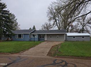 50 W 5th St, Regent, ND 58650