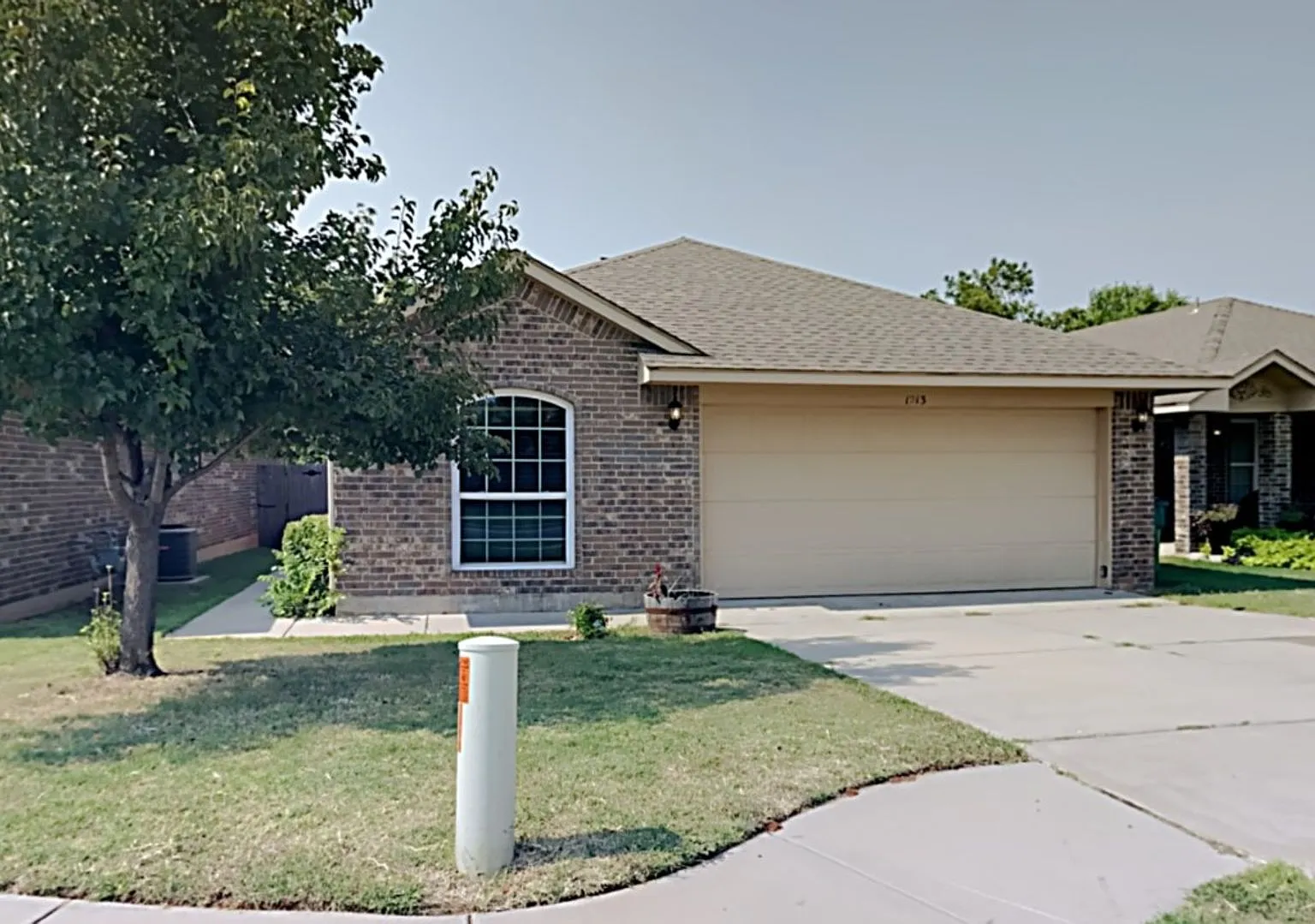 Very Nice and Spacious 3 Bedroom 2 Bath Home in Mustang Schools — Photo 1