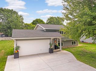 1121 Polk St S, Shakopee, MN 55379