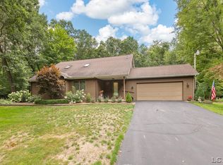2800 Valley Heights Dr, Adrian, MI 49221