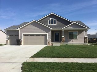 613 Lincoln St NE, Bondurant, IA 50035