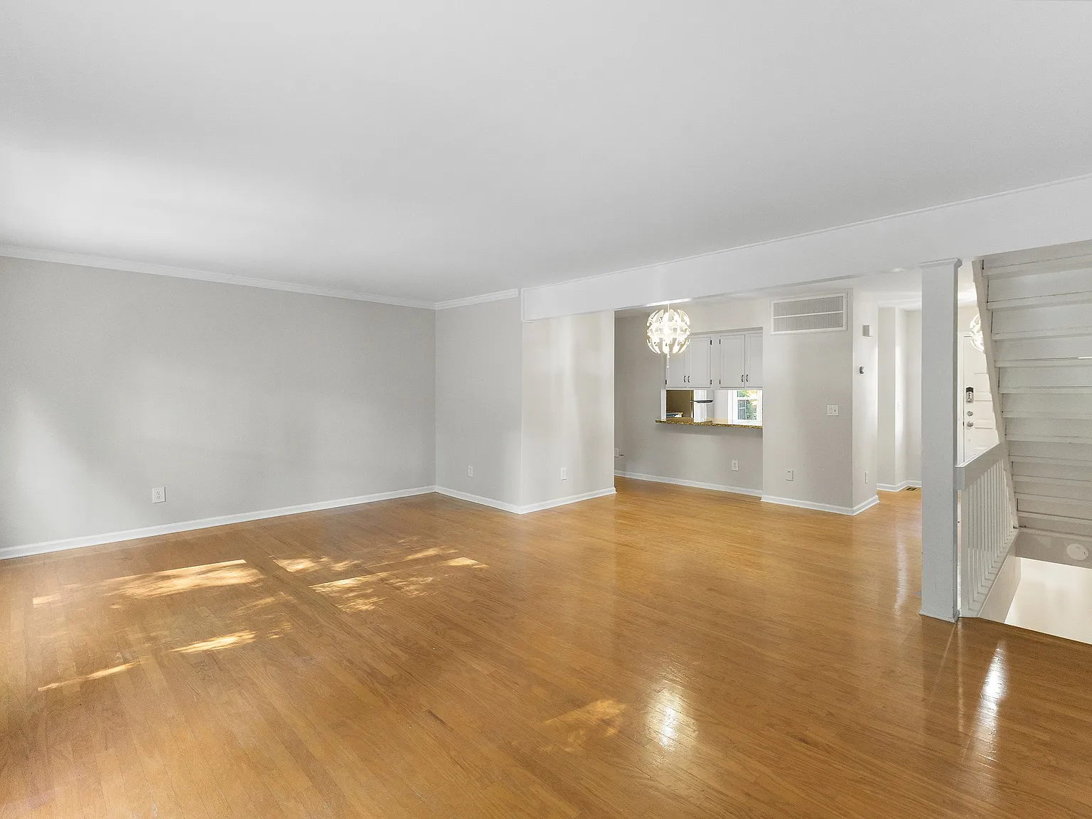 3 bed, 2086 sqft, $2,150 — Photo 3