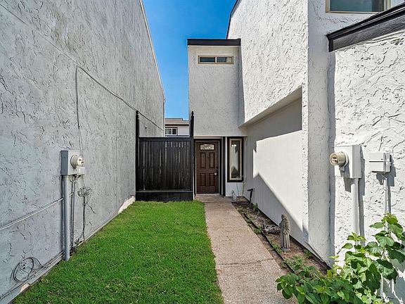 3rd image of 10329 Gladewood Dr