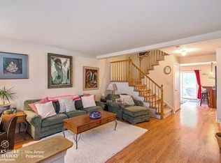 11 Sycamore Rd, Middlesex, NJ 08846