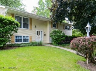 113 W Streamwood Blvd, Streamwood, IL 60107