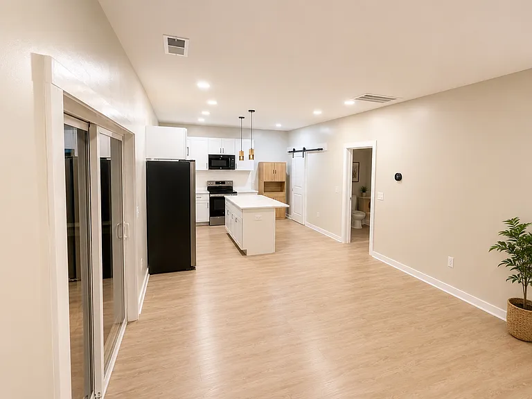 421 Oak St — Photo 11
