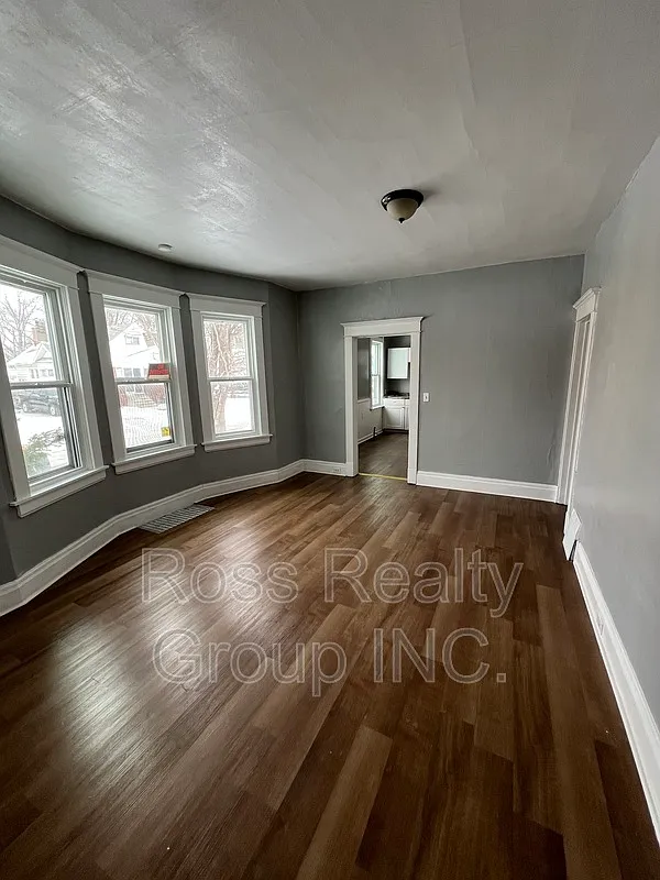 4 bed, 2.0 bath, $1,300 — Photo 4