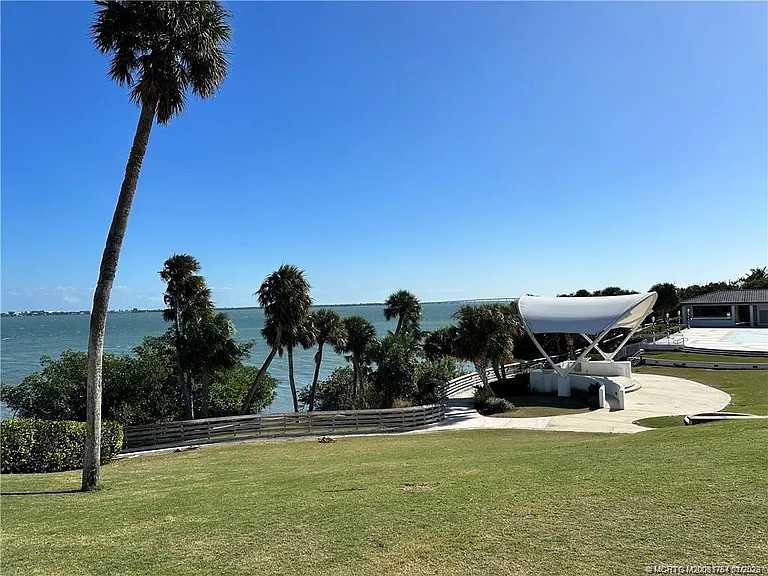 2646 NE Pelican Way E — Photo 32