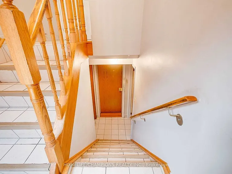 65 Whitburn Cres — Photo 3
