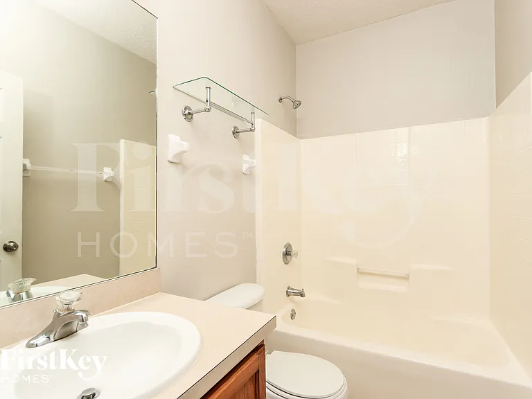 946 Riviera Point Dr — Photo 10