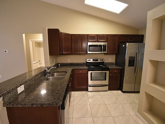 4th image of 1027 Top Ct