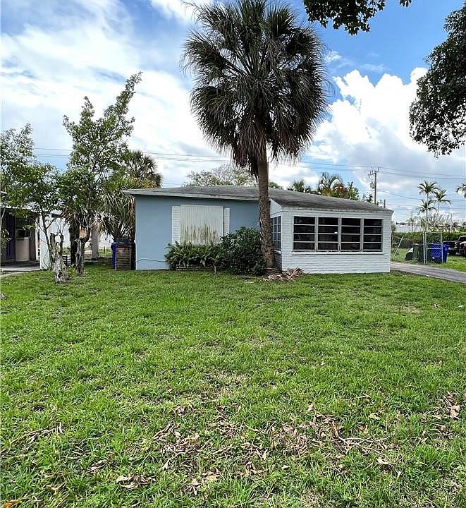 1st image of 104 SE 23rd Street