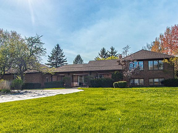 2nd image of 21725 W Hilandale Ct