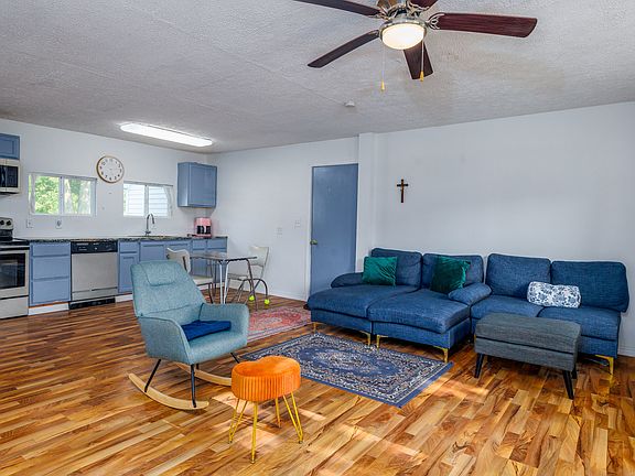 4th image of 403 N 1st St