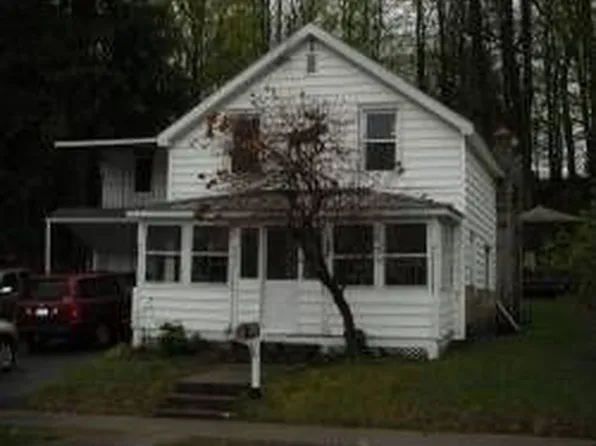 17 Hamilton Ave, Corinth, NY 12822