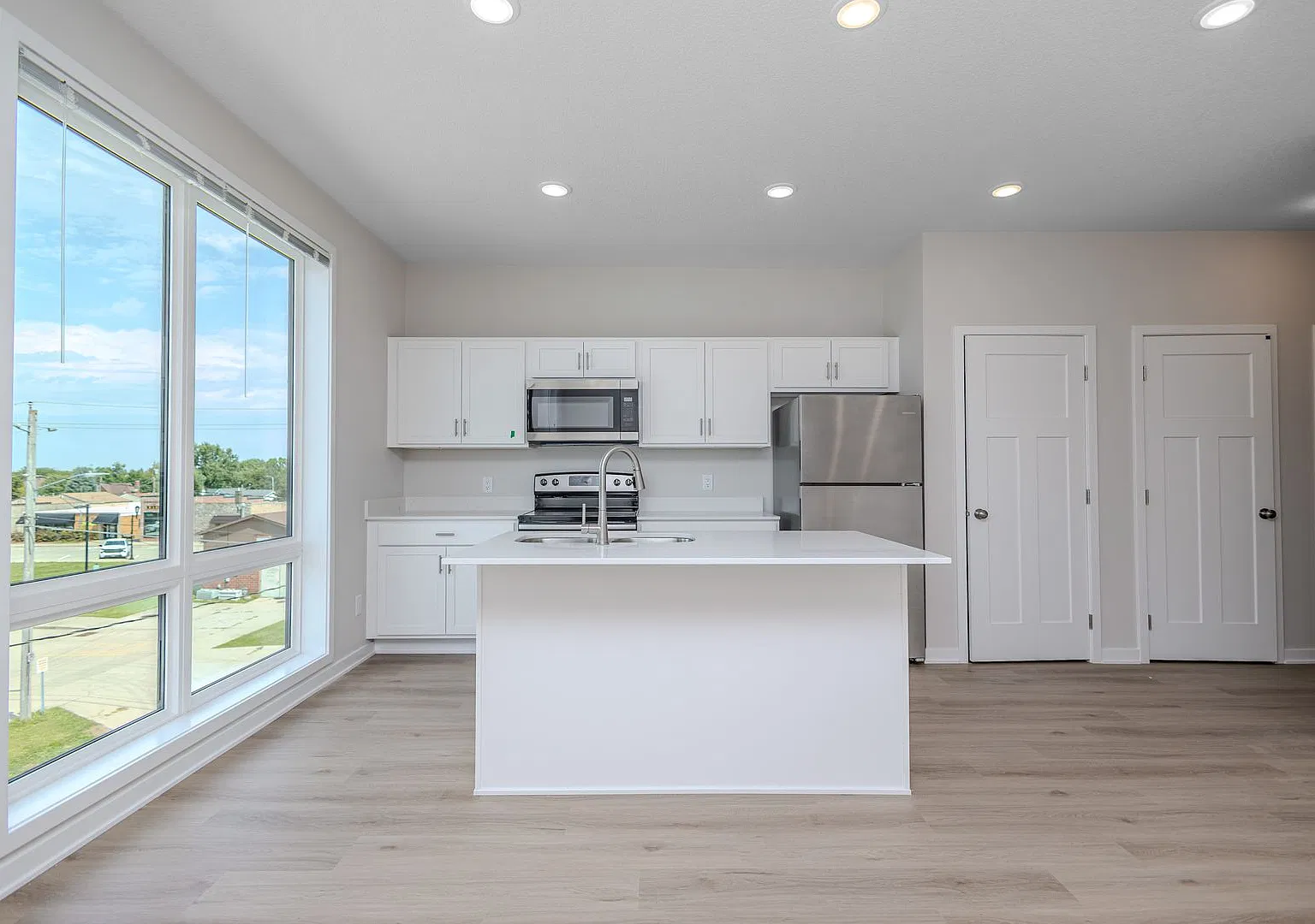 304 SE 3rd Street — Photo 3