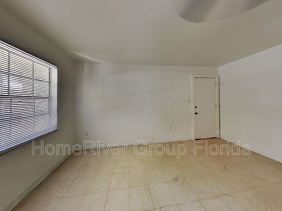 3rd image of 1106 N Crystal Ter