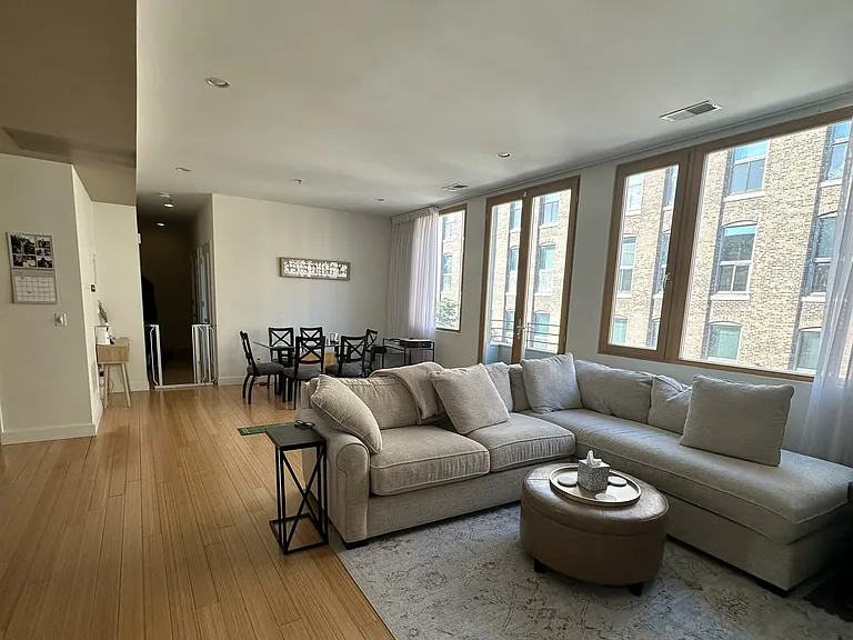 321 W 2nd St #10 — Photo 3