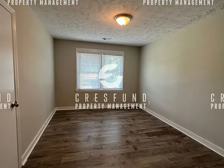2nd Floor Spacious & Updated 1 Bed, 1 Bath Apartment — Photo 14