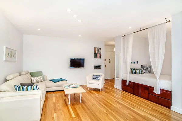 Sold by Compass | media 22