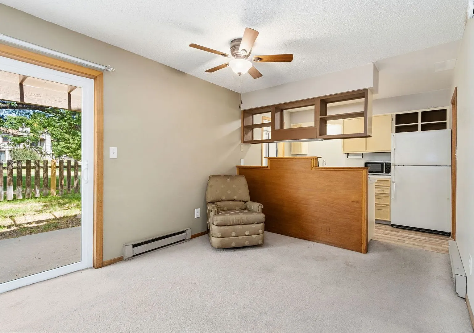 Available Now - 3 Bed/2.5 Bath — Photo 3