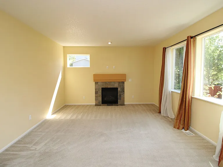 9946 NW Taylor St — Photo 7