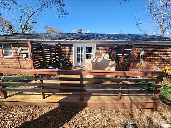 3rd image of 492 14th Avenue Dr NE