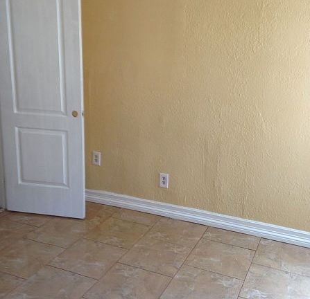 4th image of 851 E 51st St