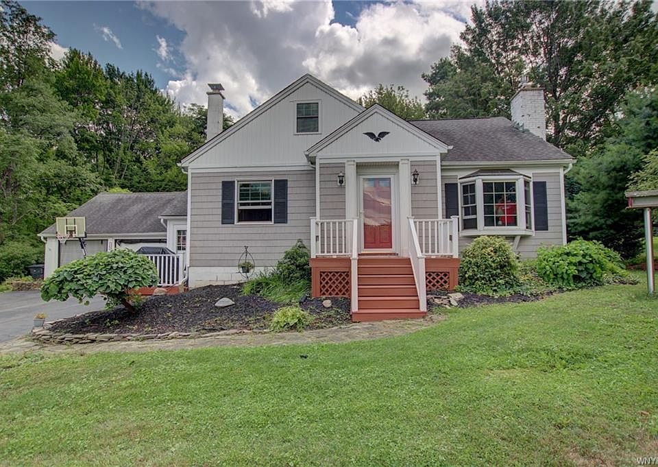 1st image of 127 Ellis Dr