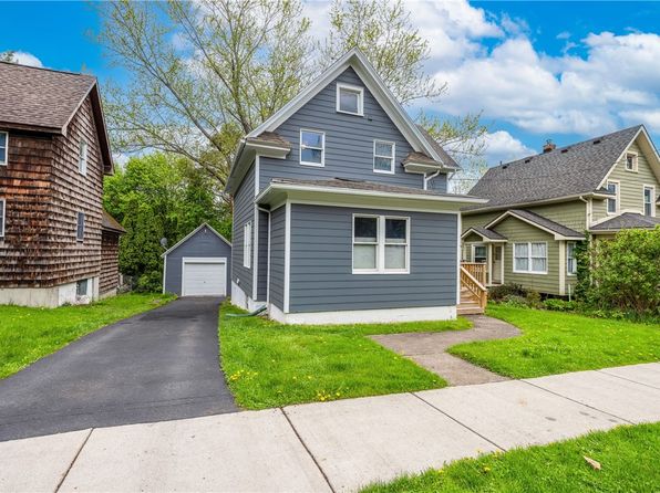 41 Park St, Fairport, NY 14450