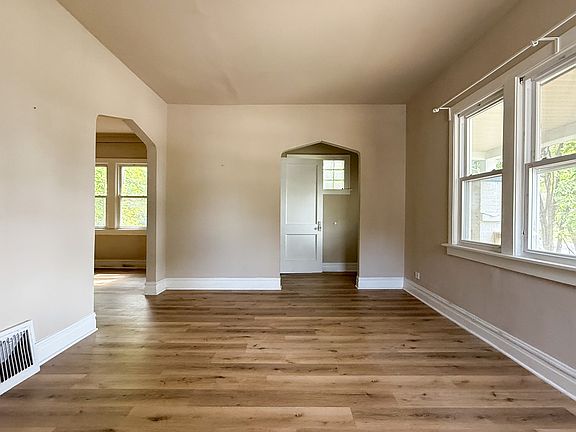 4th image of 14811 Perry Ave