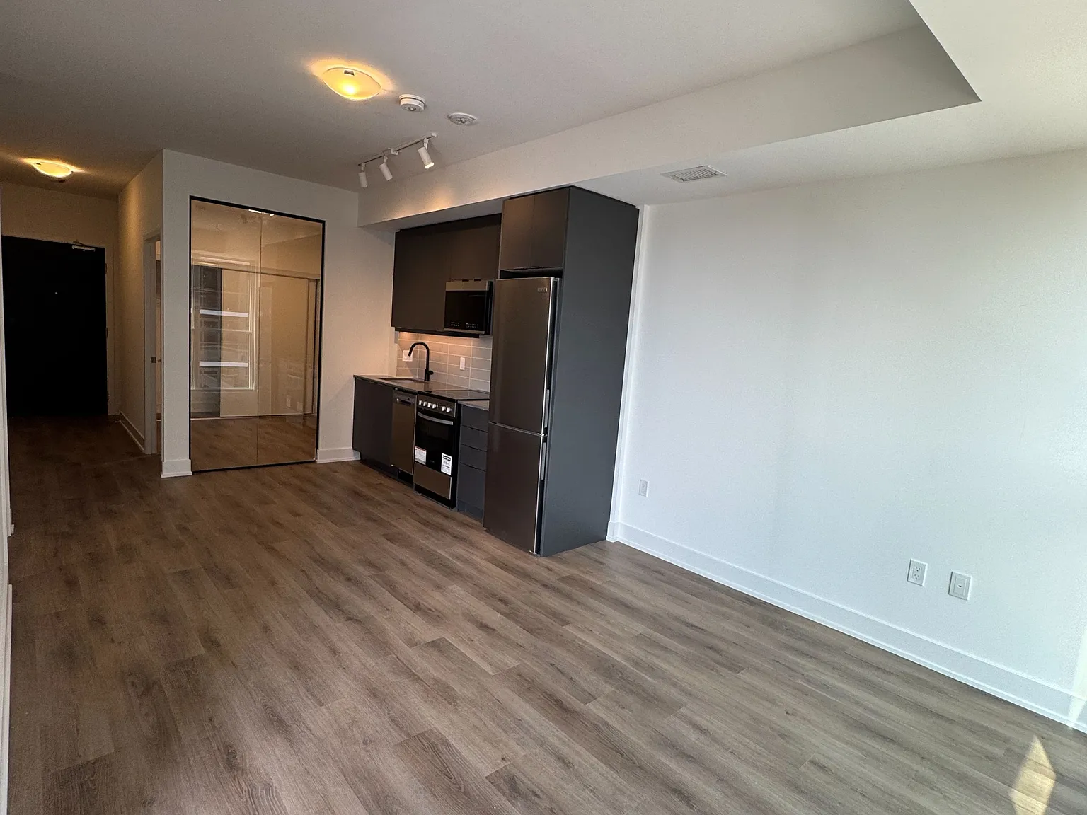 2 bed, $2,500 — Photo 4