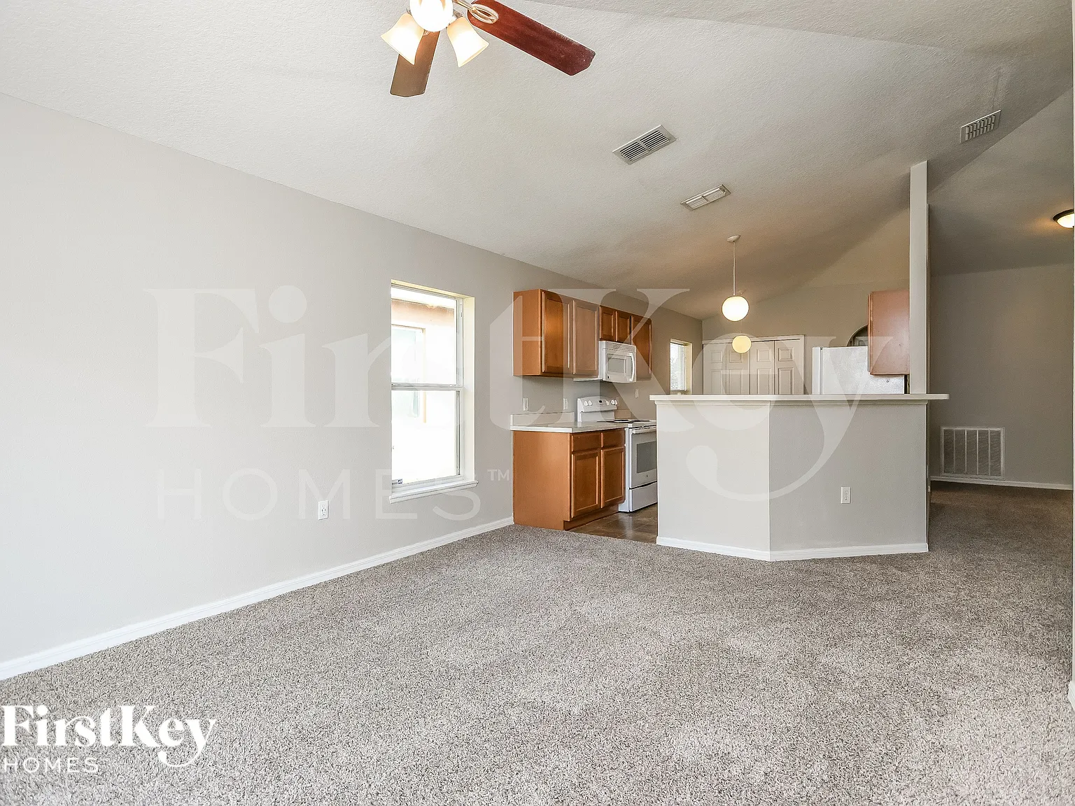 3 bed, 2.0 bath, 1636 sqft, $1,700 — Photo 3