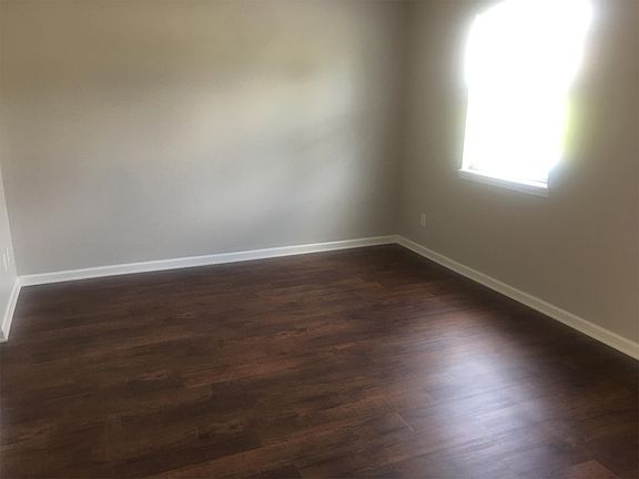 4th image of 906 Southwood Dr APT C