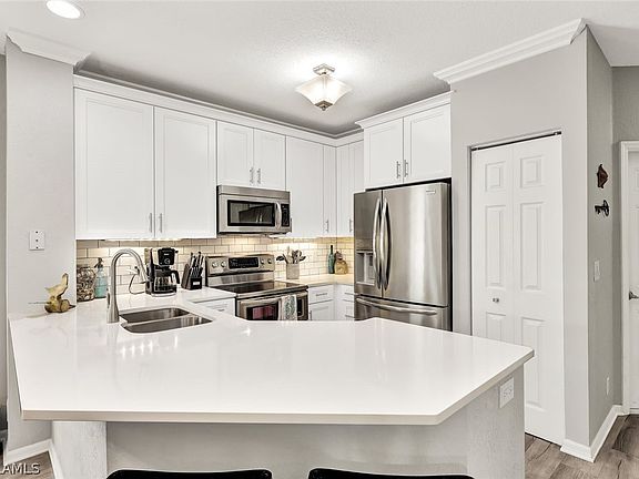 4th image of 10065 Pacific Pines Ave