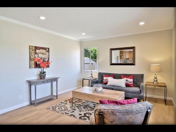 3rd image of 2578 Moraine Dr