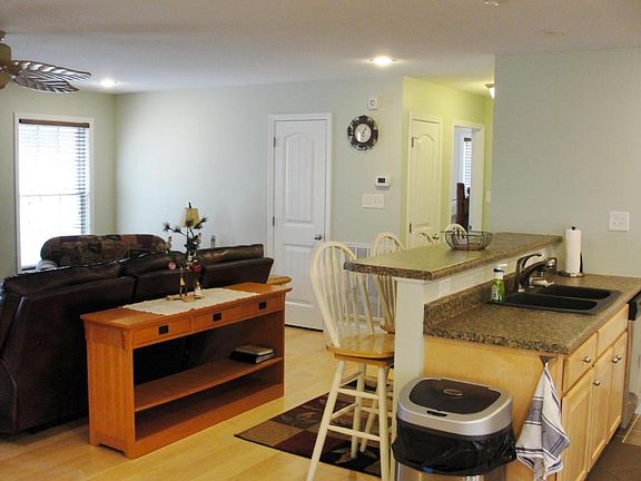 5th image of 148 Lakeshore Dr