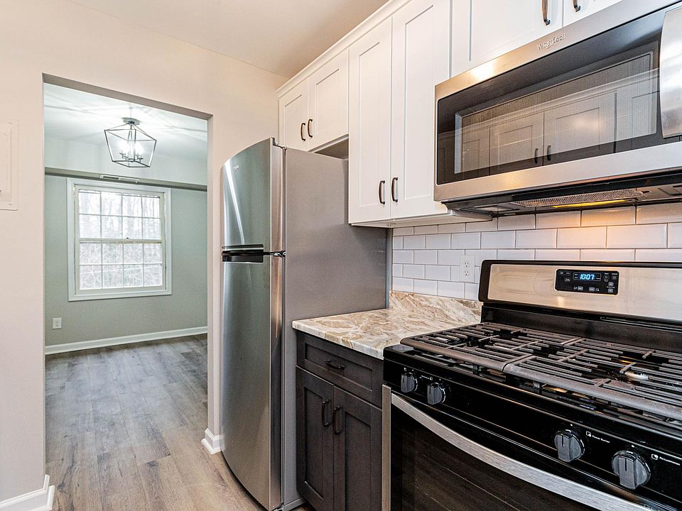 1st image of 3901 Lyndhurst Dr APT 303