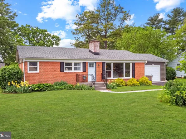 110 Battletown Dr, Berryville, VA 22611